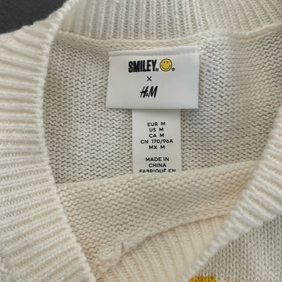 H&M Women's Smiley Top - Picture 5 of 6